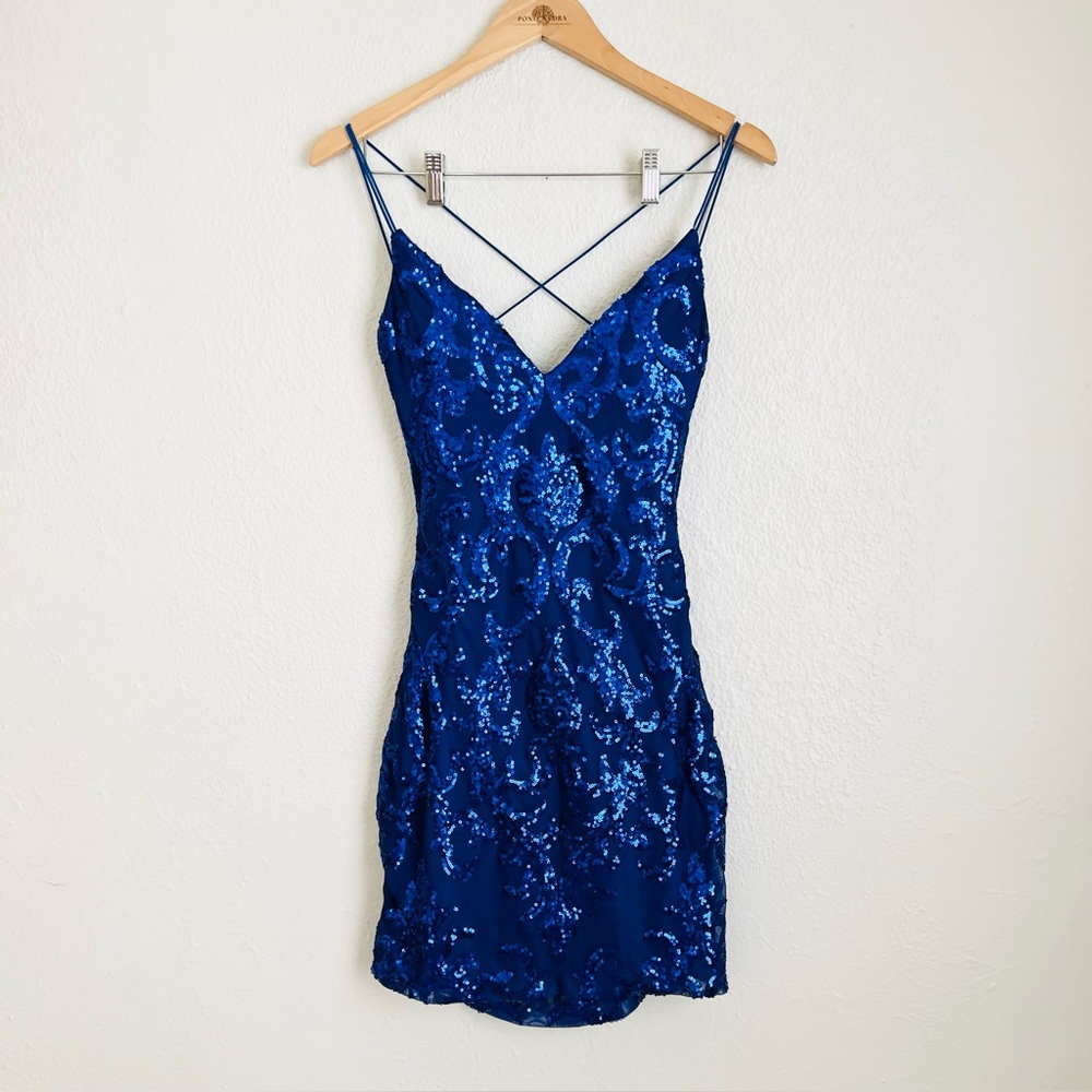 WINDSOR Tobi Lace-Up Bodycon Sequin Party Dress (Medium)